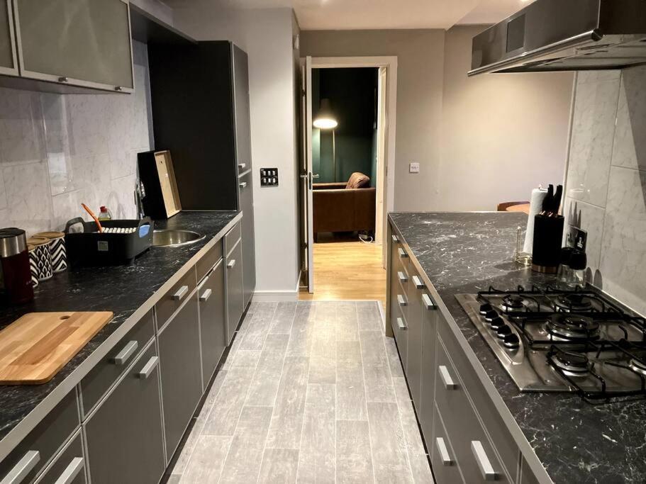 글라스고 Stylish 2 Bed Accessible Flat Perfect Location 아파트 외부 사진